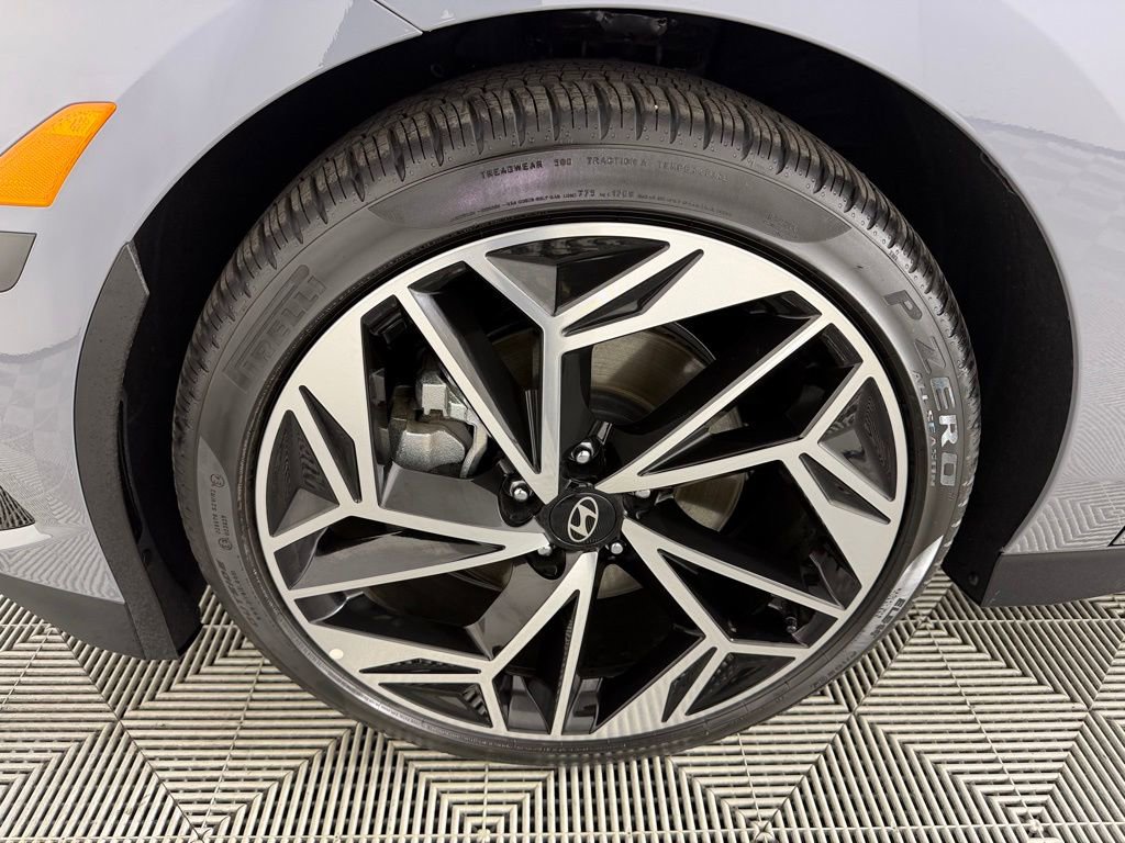 Used 2025 Hyundai Ioniq 6 SEL image 12