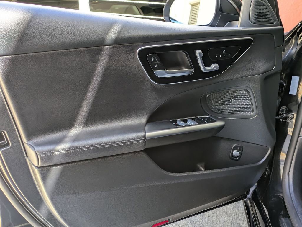 Used 2025 Mercedes-Benz C 300 Sedan image 11