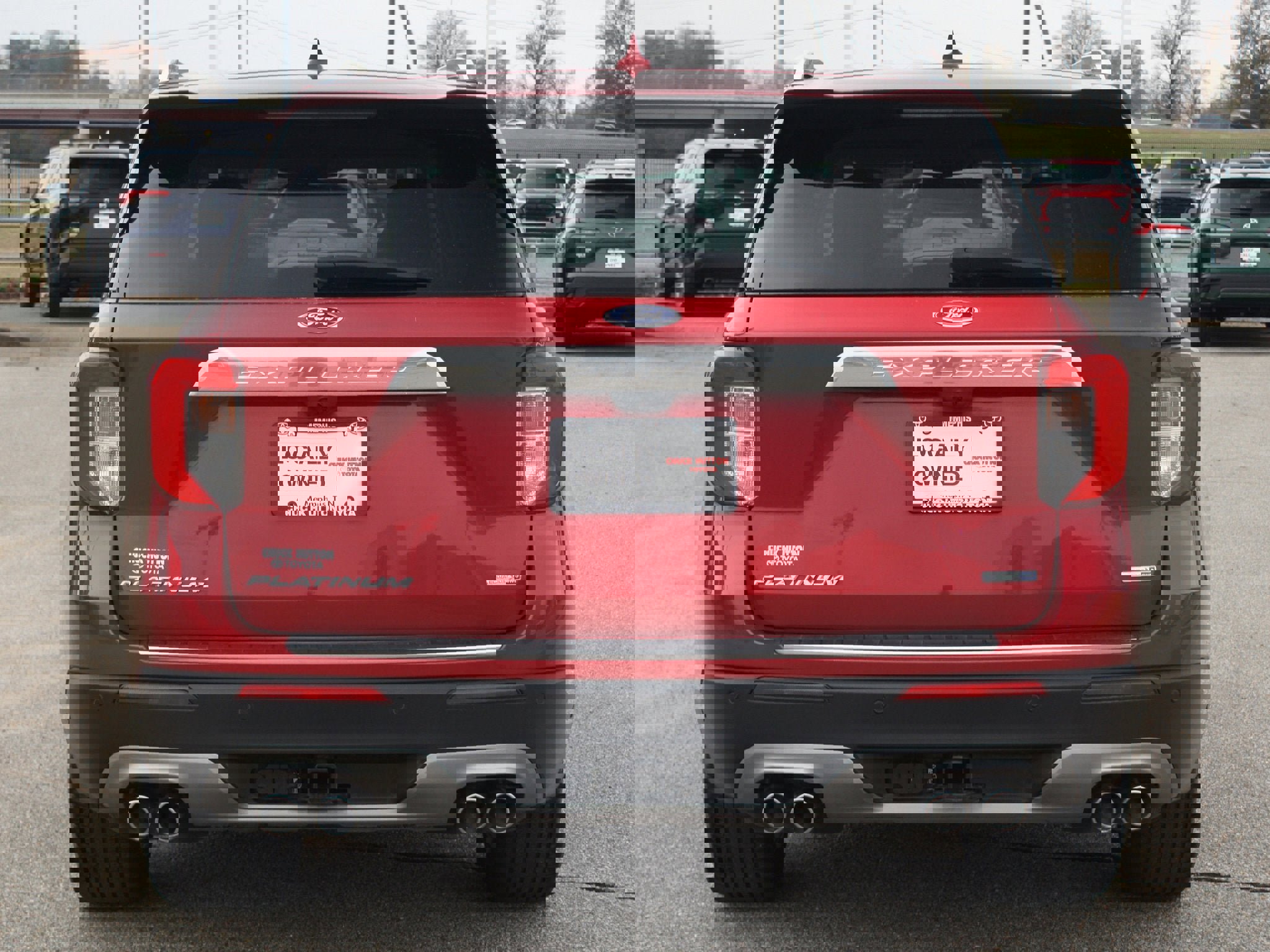 Used 2020 Ford Explorer Platinum w/ Premium Technology Package image 3