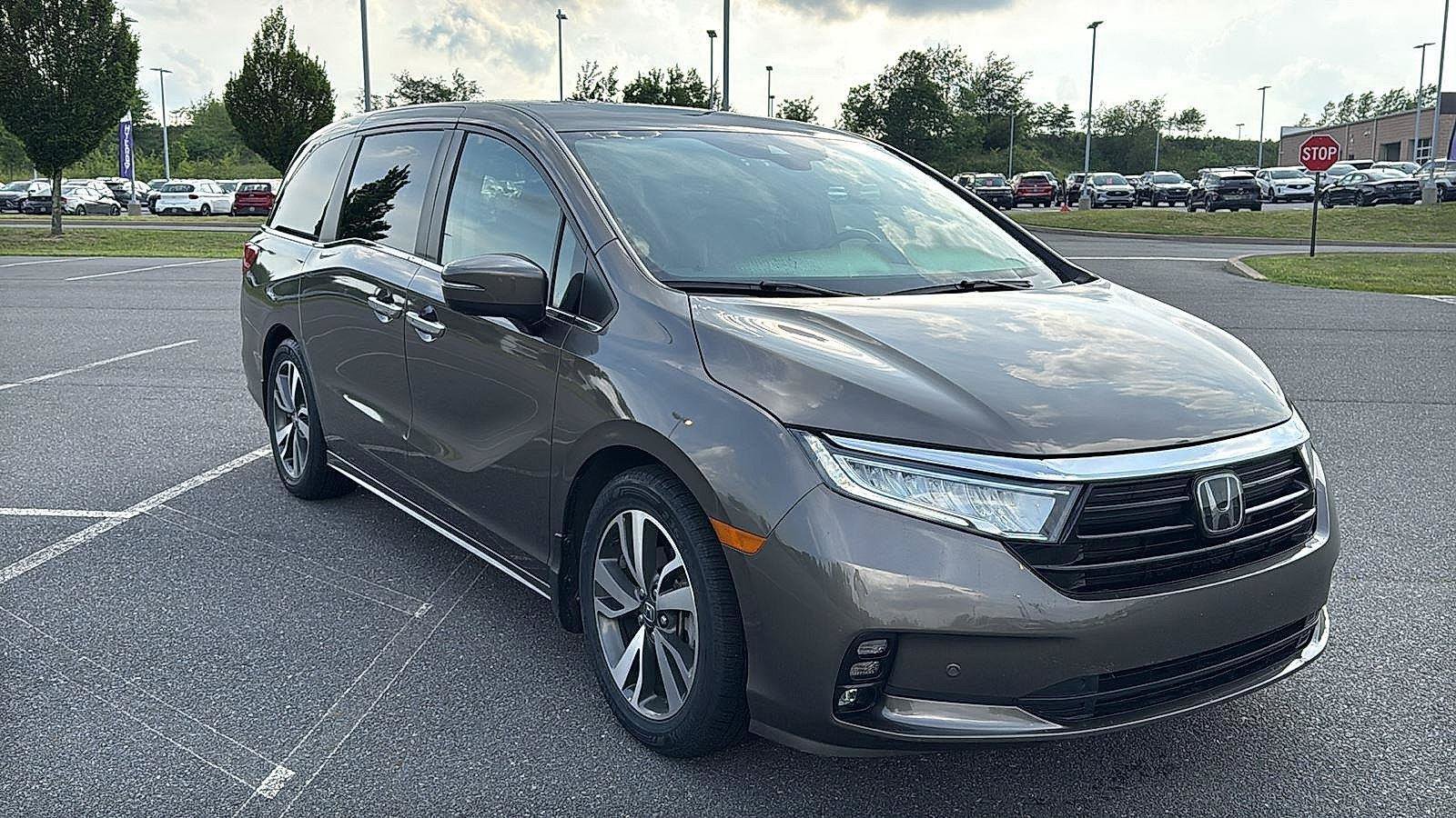 Used 2023 Honda Odyssey Touring image 1