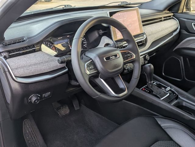 Used 2024 Jeep Compass Latitude image 14