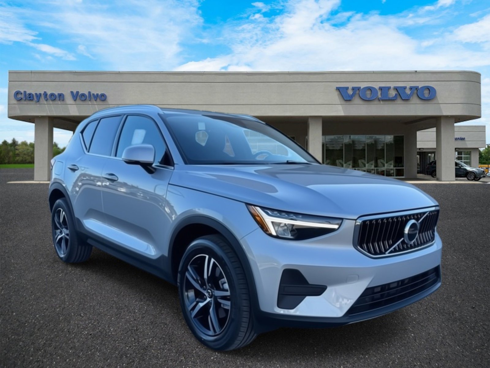 New 2025 Volvo XC40 B5 Core