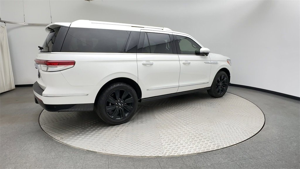 Used 2024 Lincoln Navigator L Reserve image 2