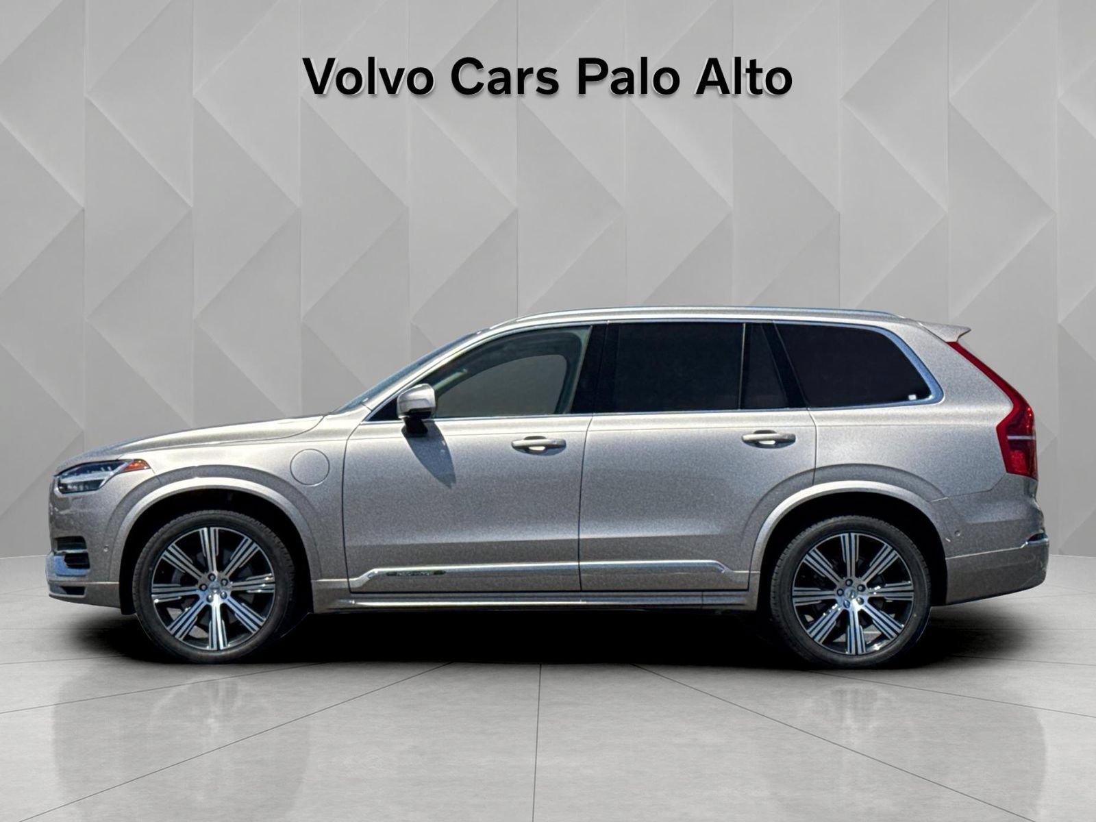 Certified 2024 Volvo XC90 T8 Plus w/ Protection Package Premier AWD/4WD image 6