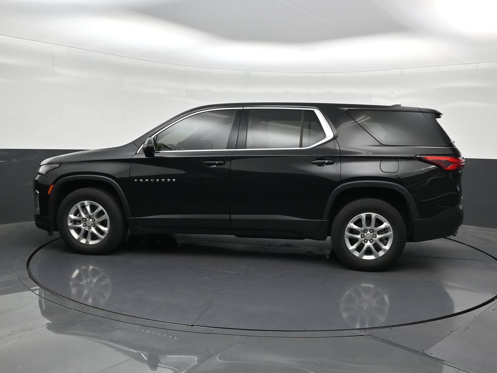 Used 2023 Chevrolet Traverse LS FWD image 2