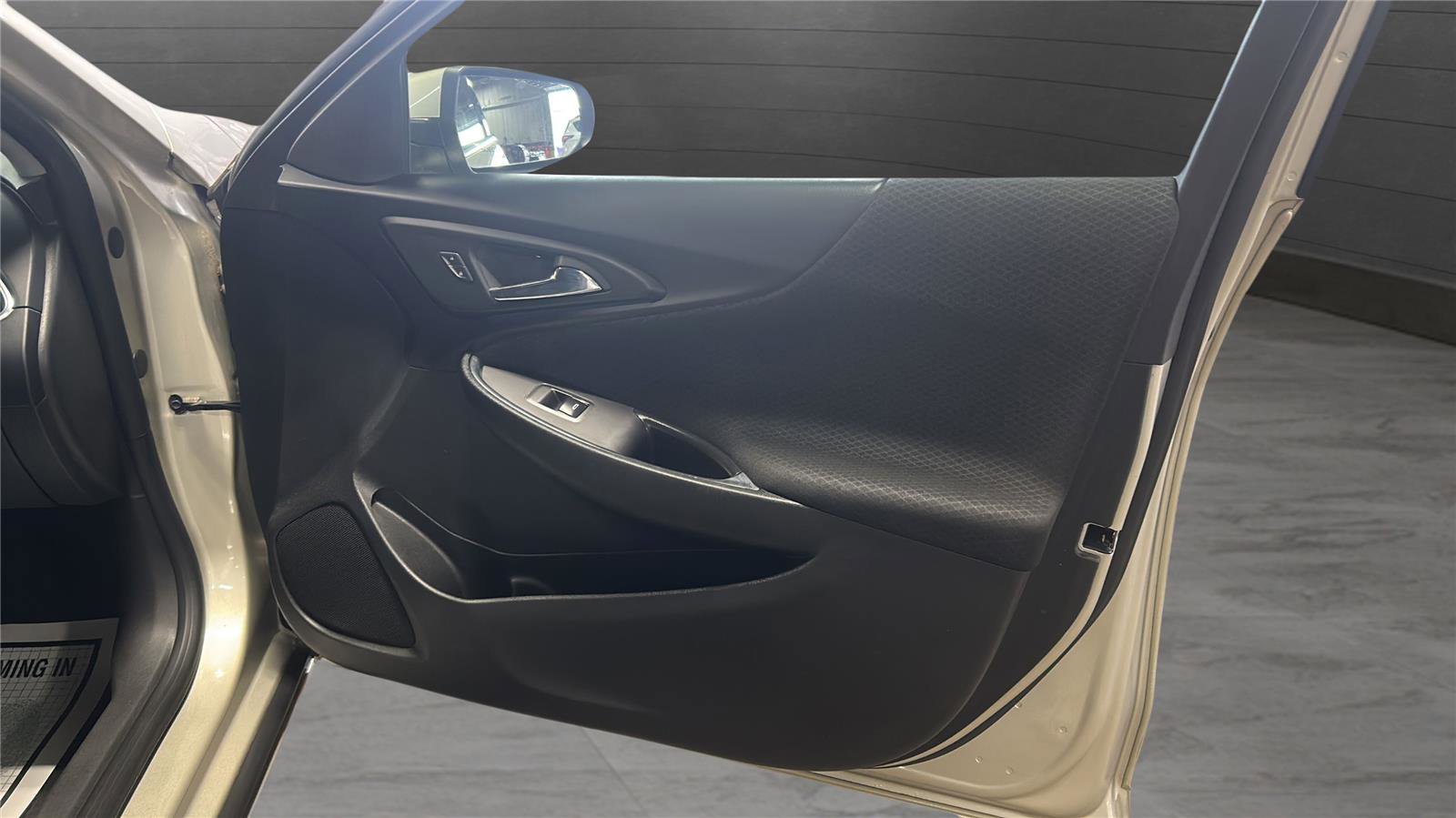 Used 2016 Chevrolet Malibu LT image 11