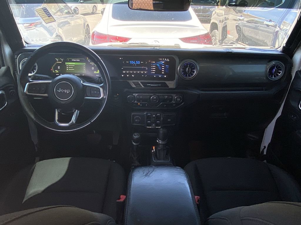 Used 2020 Jeep Wrangler Unlimited Sahara image 2