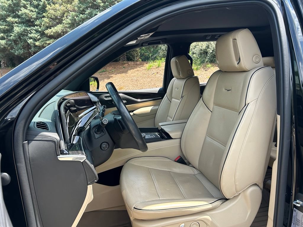 Used 2022 Cadillac Escalade Premium Luxury w/ Performance Package AWD/4WD image 36