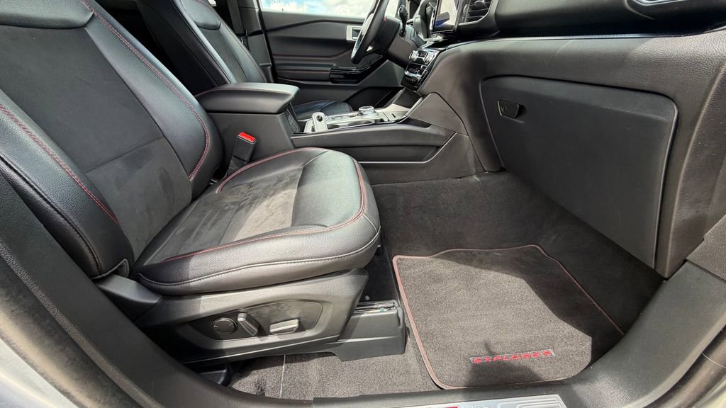Used 2023 Ford Explorer ST-Line AWD/4WD image 13