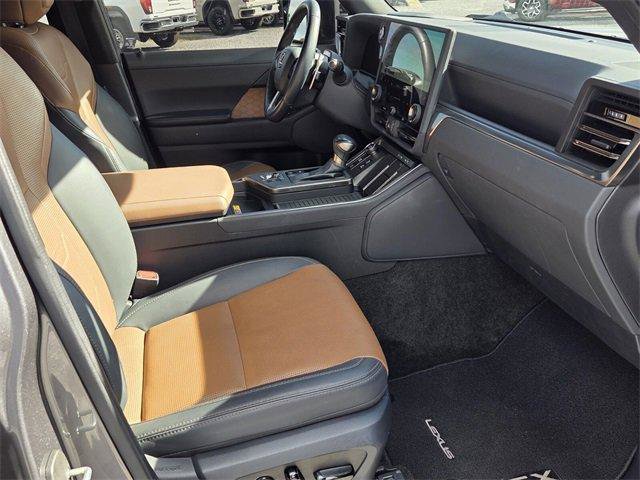 Used 2024 Lexus GX 550 image 17