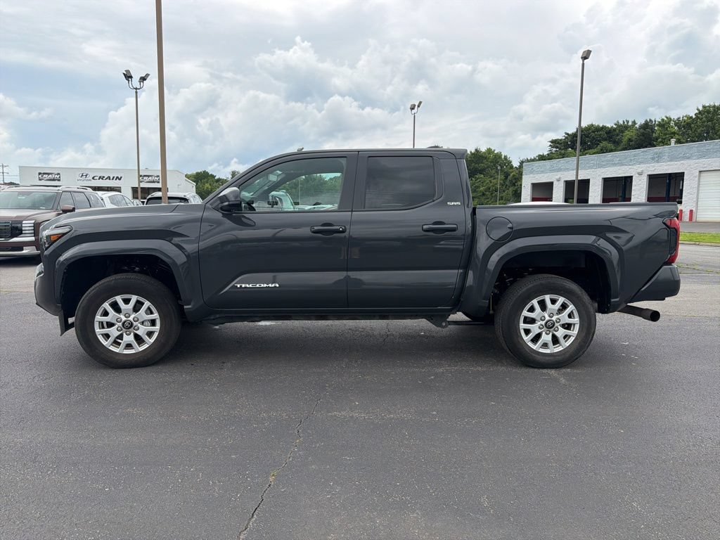 Used 2025 Toyota Tacoma SR5 AWD/4WD image 11