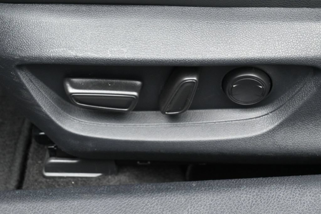 Used 2025 Toyota Camry SE FWD image 10