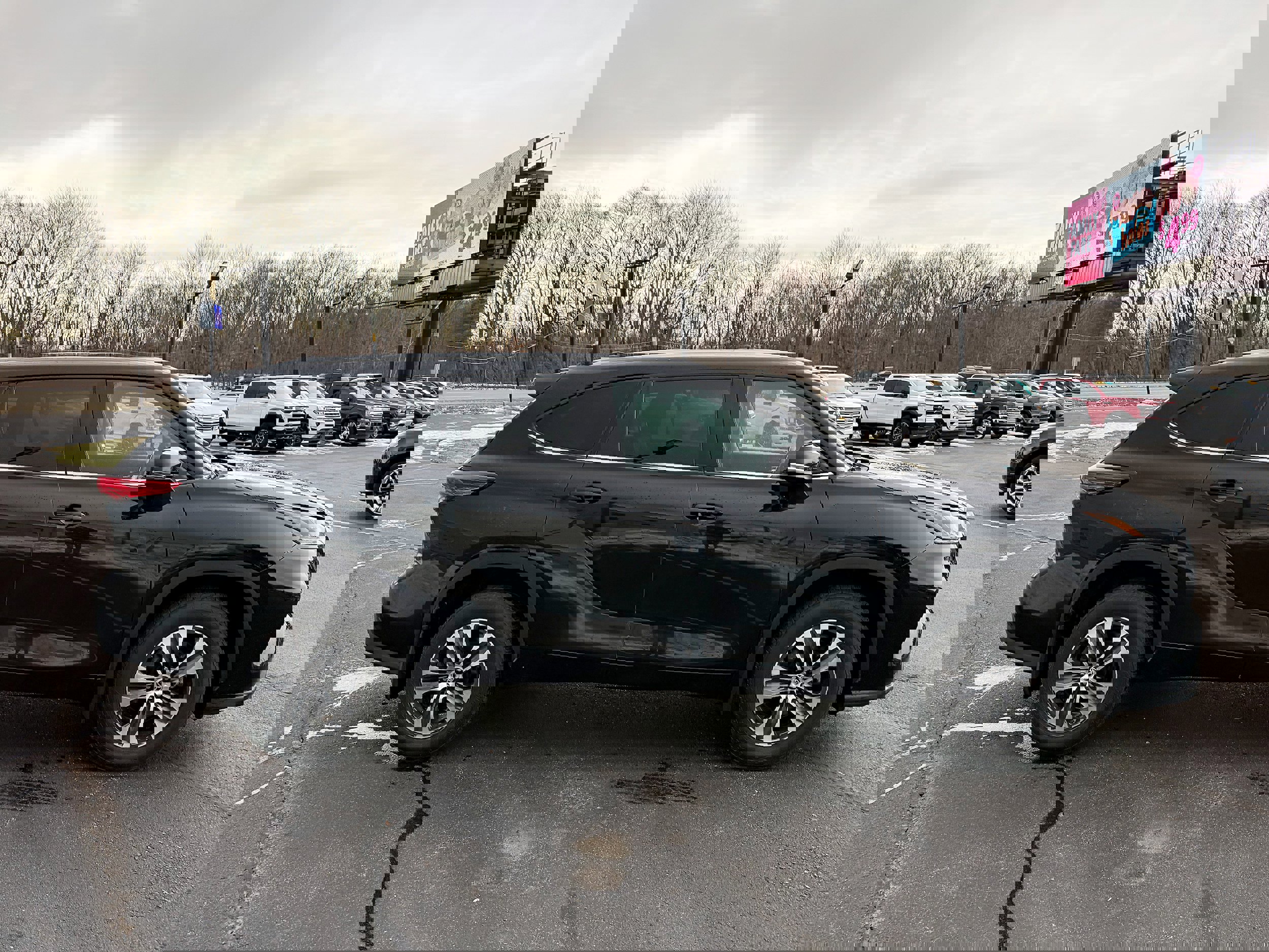 Used 2021 Toyota Highlander XLE image 10