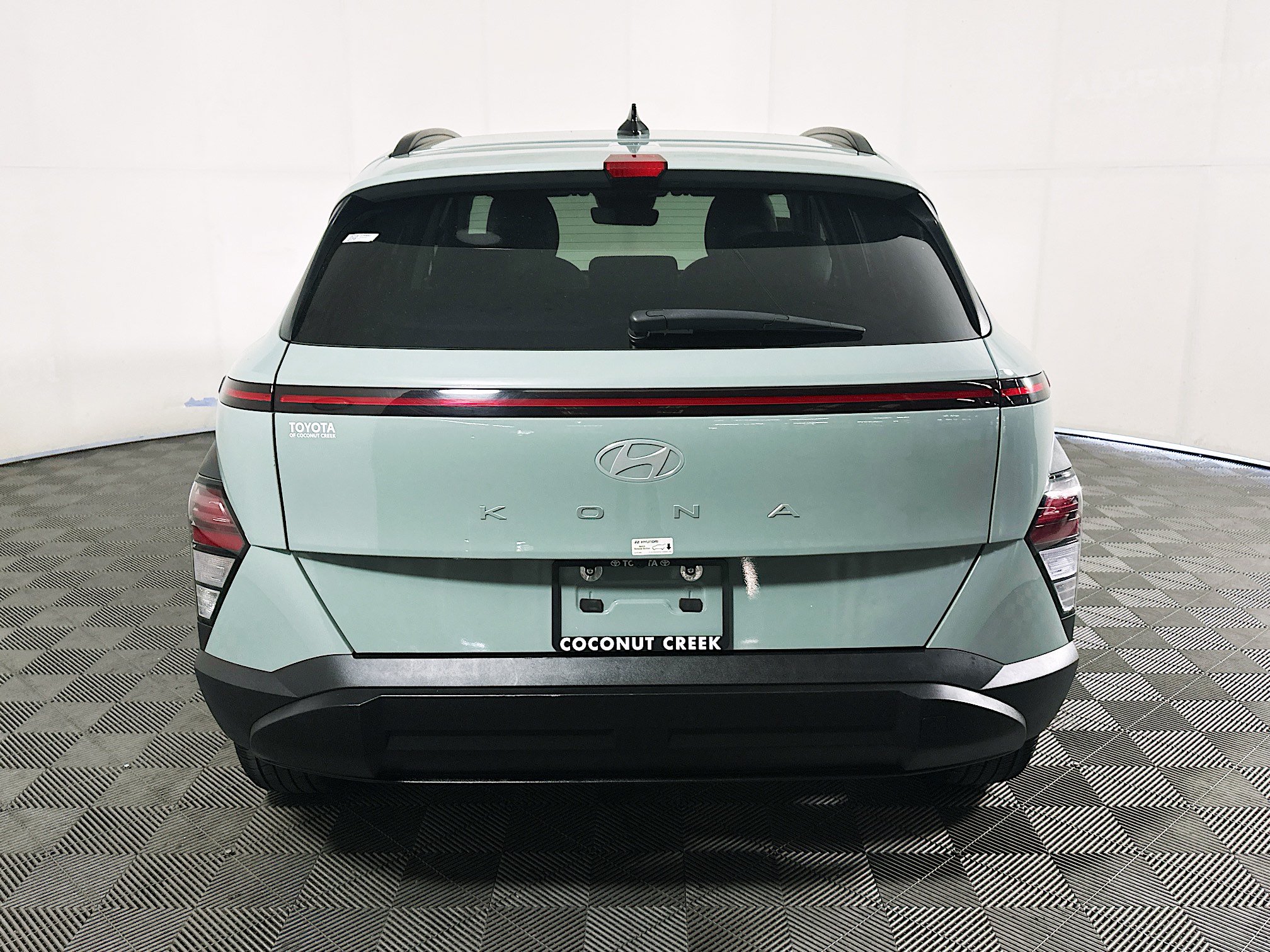Used 2025 Hyundai Kona SEL FWD image 4