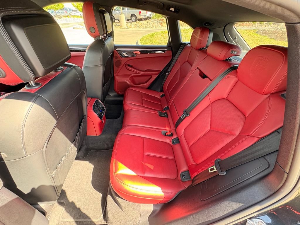 Used 2023 Porsche Macan Turbo AWD/4WD image 30