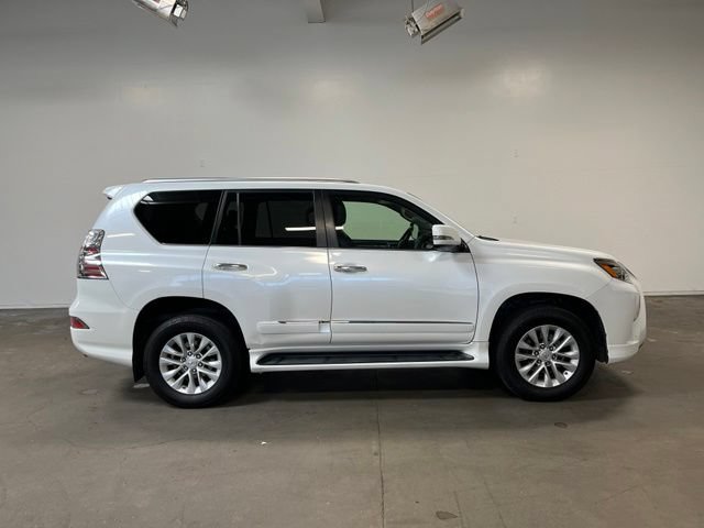 Used 2017 Lexus GX 460 AWD/4WD image 2