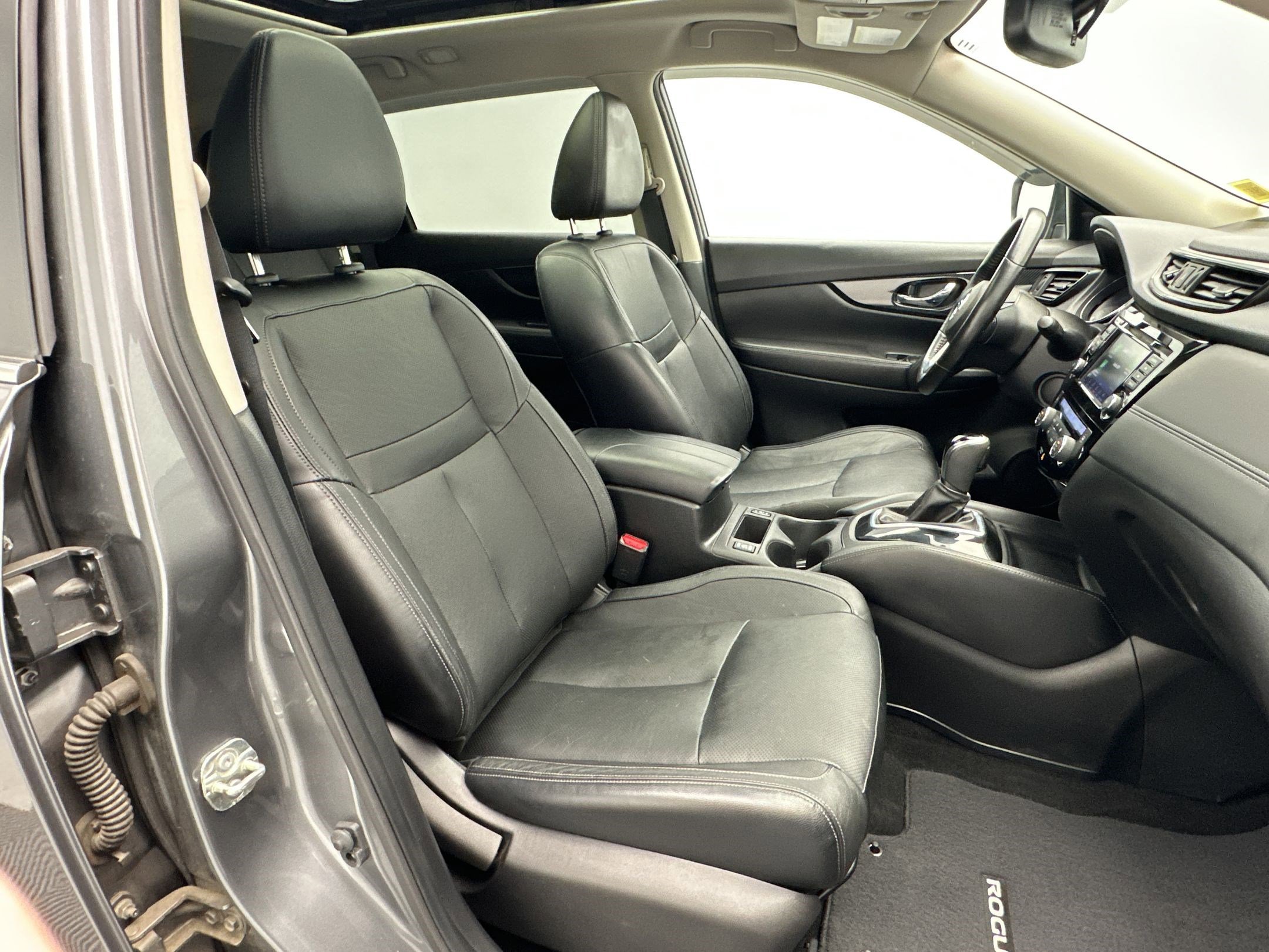 Used 2018 Nissan Rogue SL w/ Premium Package image 30