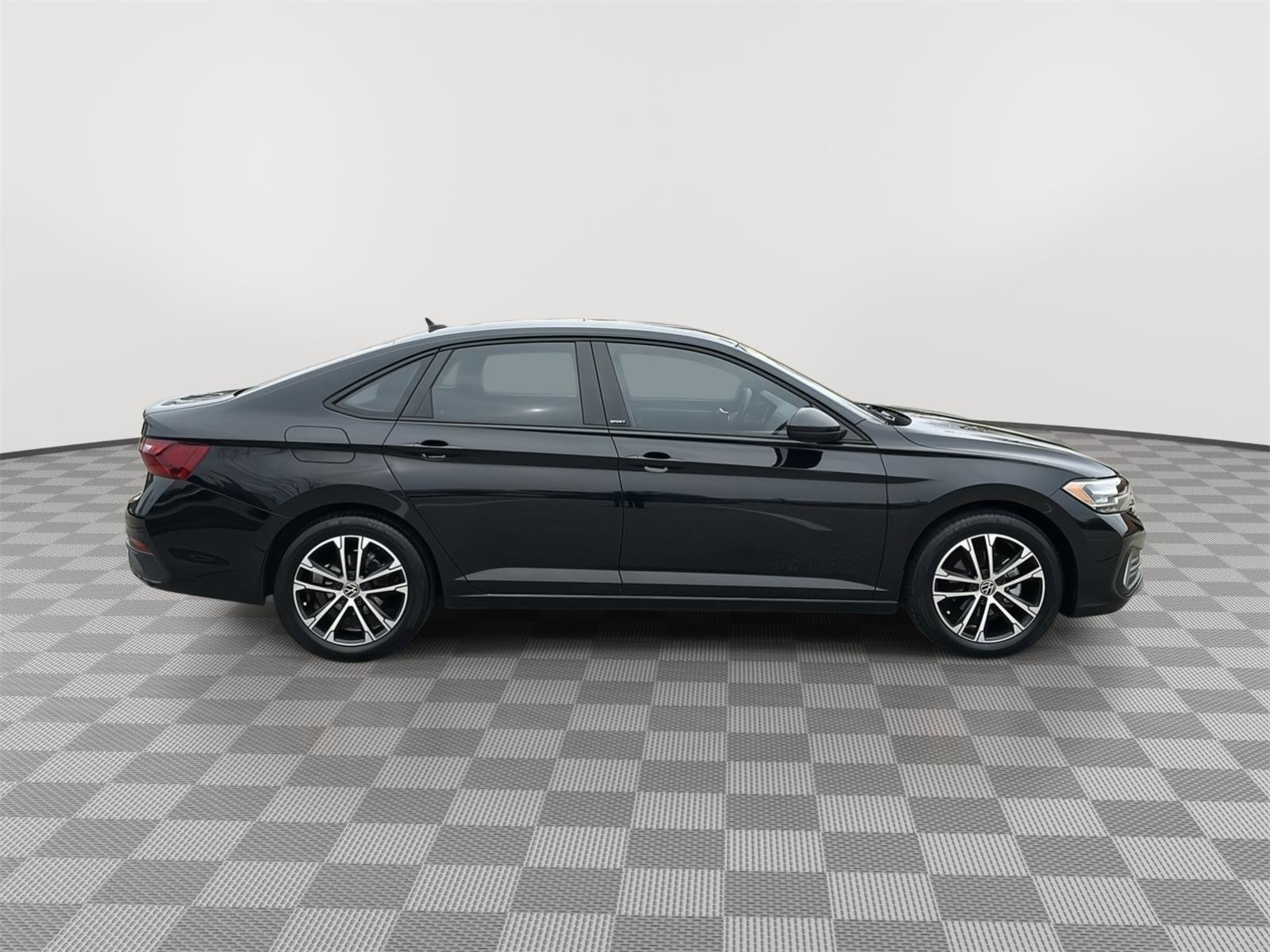 Used 2024 Volkswagen Jetta Sport FWD image 4