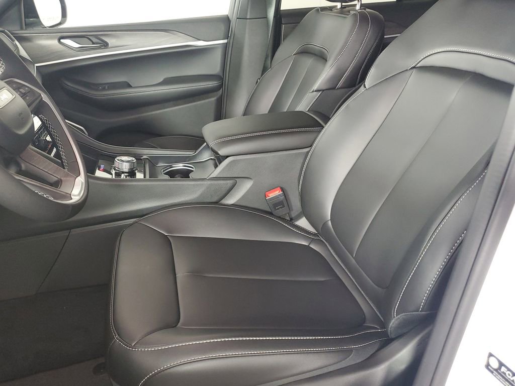 New 2025 Jeep Grand Cherokee Limited w/ Black Appearance Package image 12