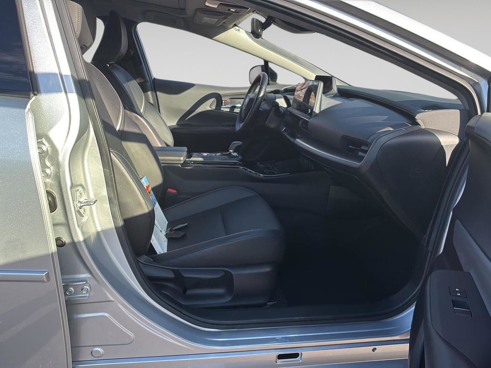 Used 2023 Toyota Prius XLE image 16