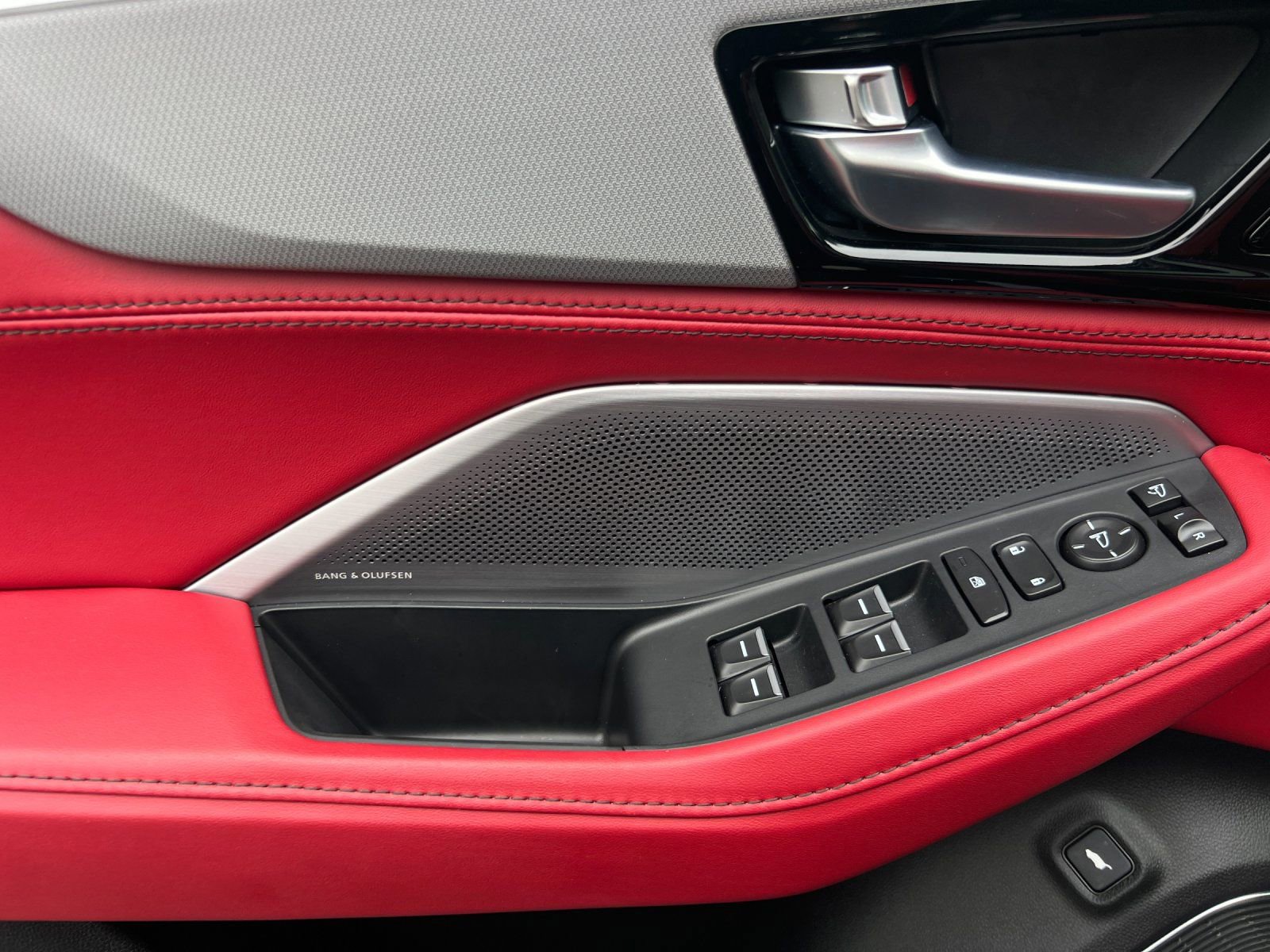 Used 2025 Acura MDX A-Spec image 10