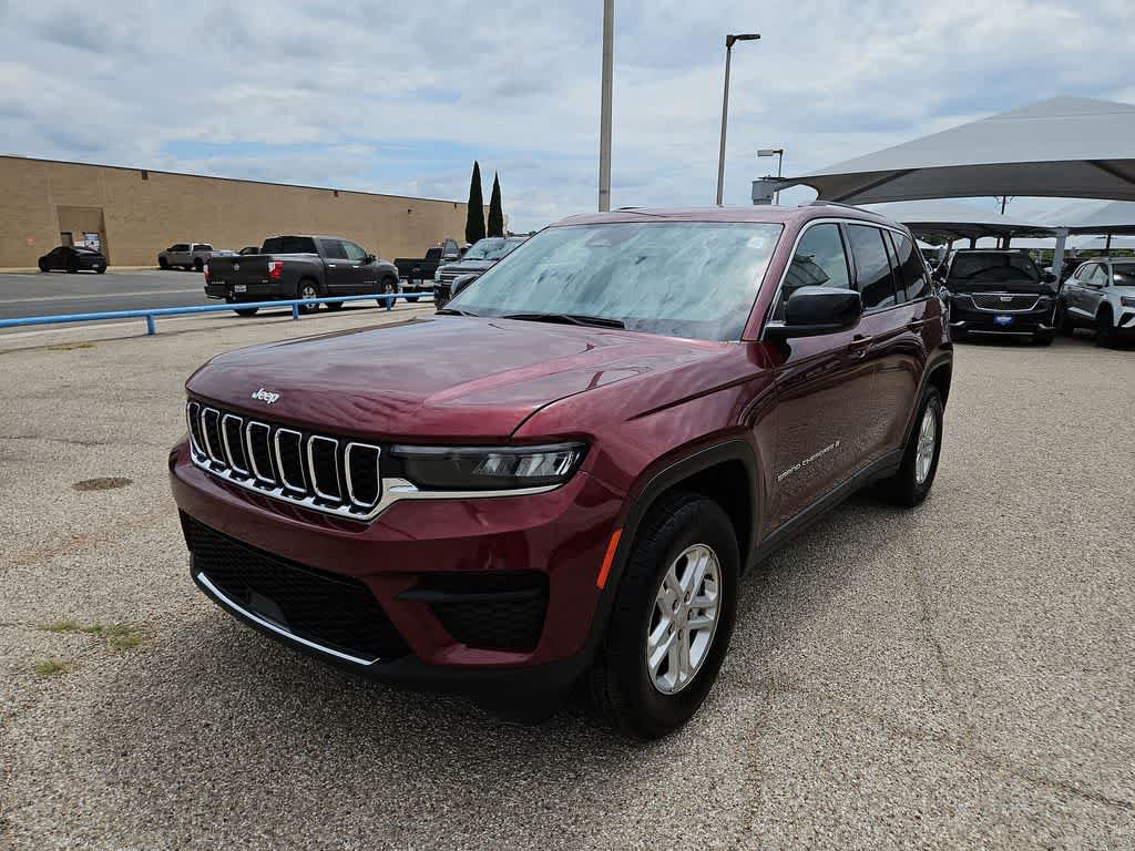Used 2024 Jeep Grand Cherokee Laredo RWD image 4