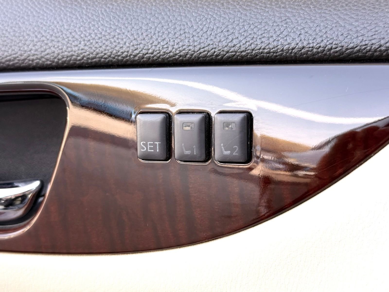 Used 2016 INFINITI QX50 2WD w/ Premium Plus Package image 19