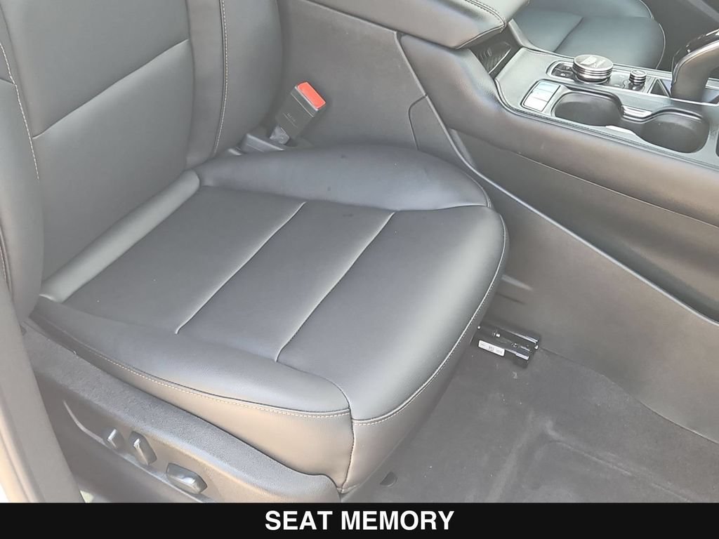 Used 2022 Cadillac XT4 Sport w/ Enhanced Visibility Package AWD/4WD image 33