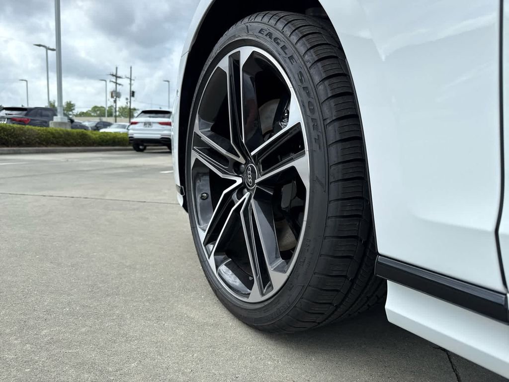 New 2025 Audi A8 L 3.0T image 10
