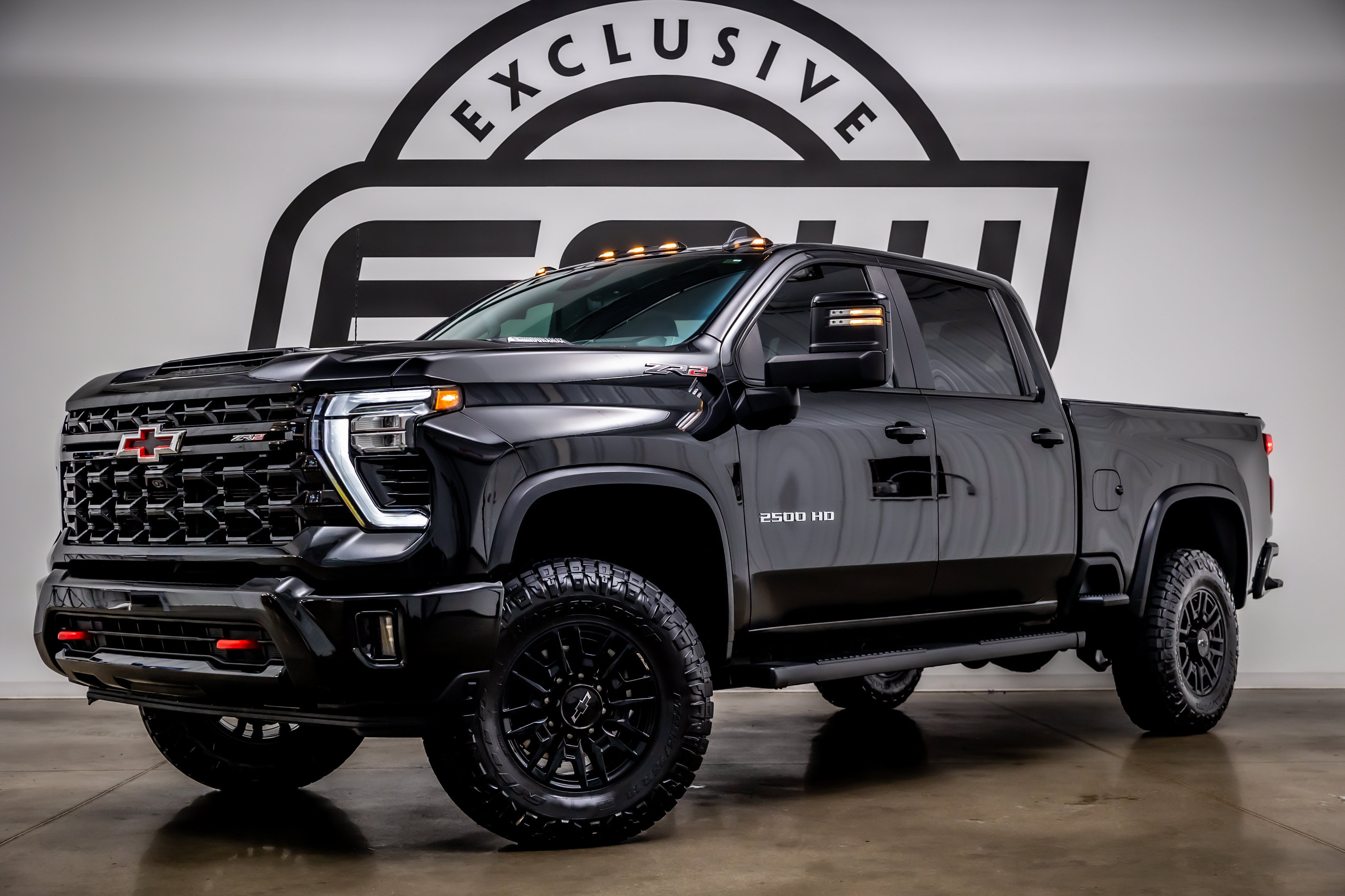 Used 2024 Chevrolet Silverado 2500 ZR2 w/ Technology Package AWD/4WD image 1