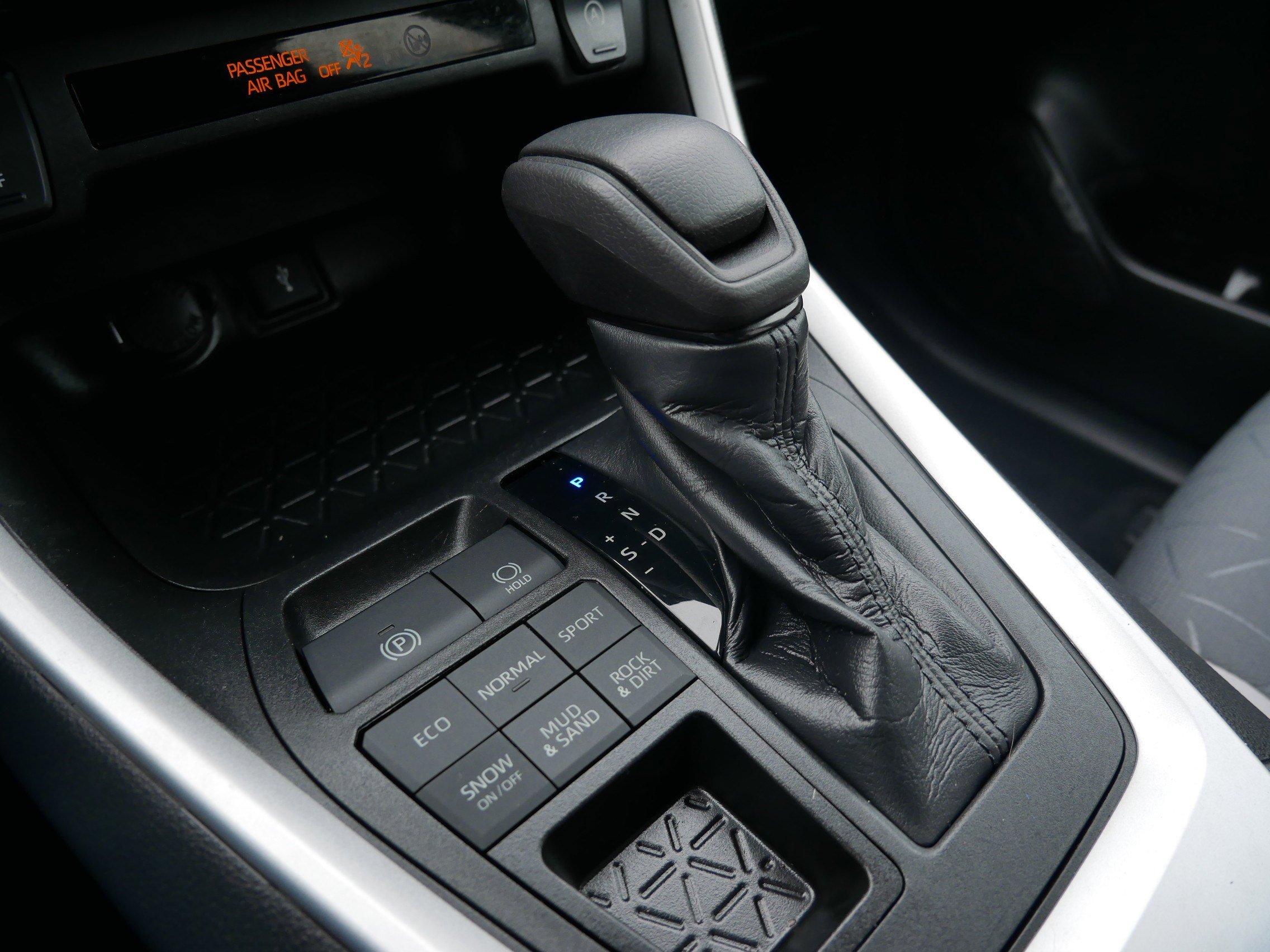 Used 2020 Toyota RAV4 XLE image 24