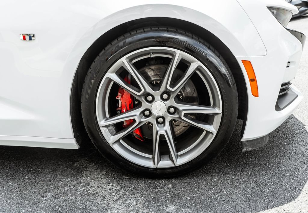 Used 2019 Chevrolet Camaro SS RWD image 5