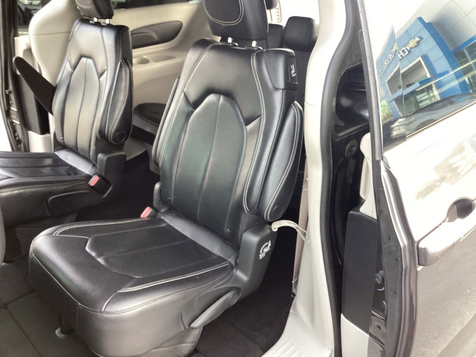 Used 2022 Chrysler Pacifica Touring-L image 13