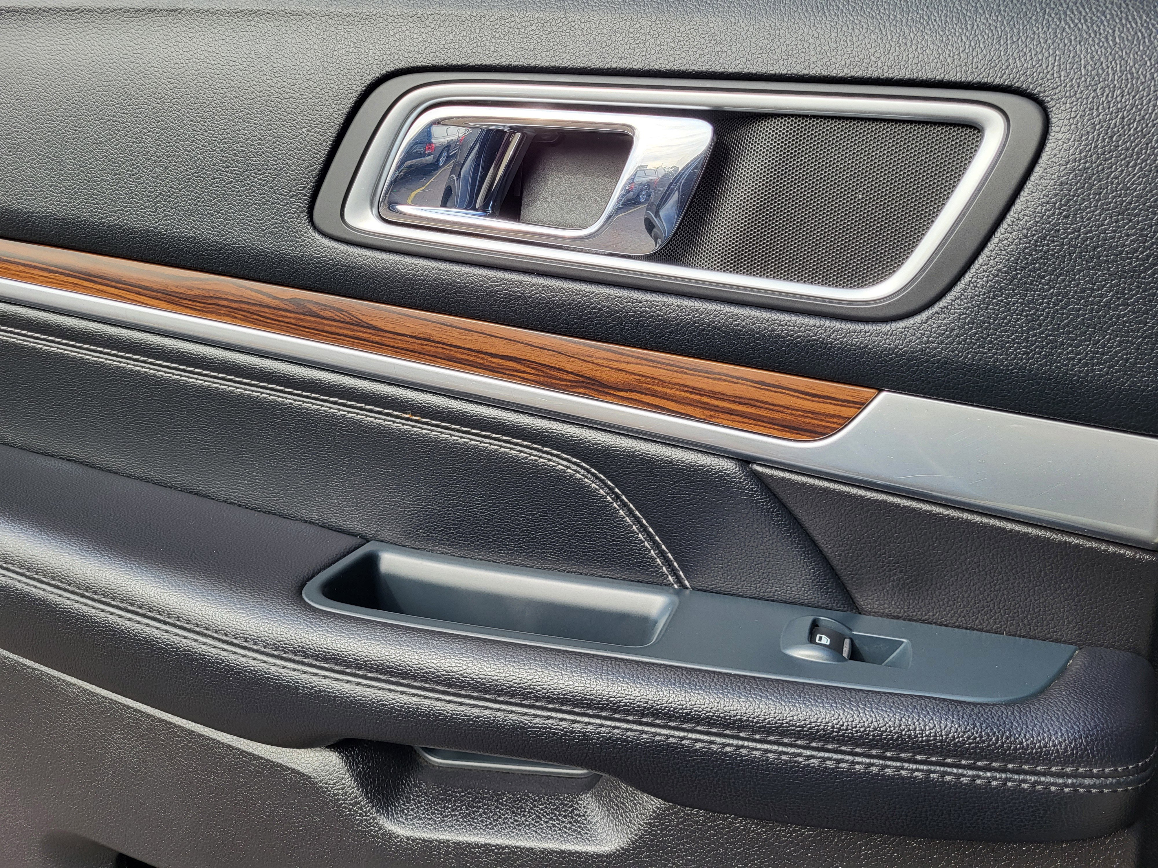 Used 2016 Ford Explorer Limited image 10