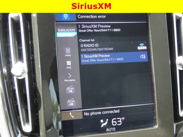 Used 2020 Volvo XC40 T4 Momentum image 15