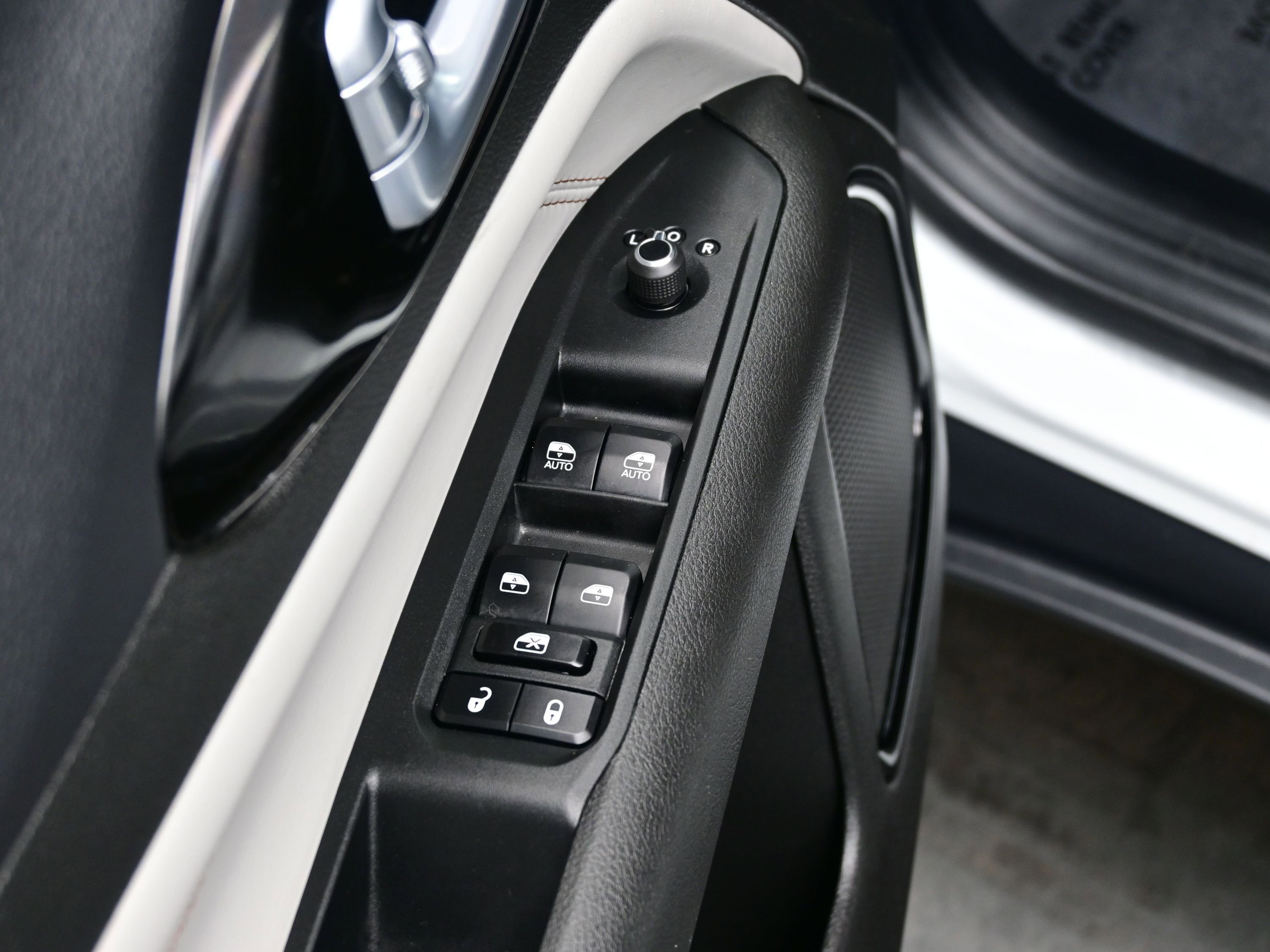 Used 2024 Jeep Compass Limited image 10