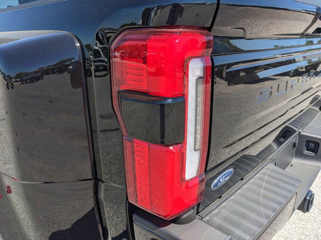 Used 2025 Ford F450 Platinum w/ FX4 Off-Road Package image 11