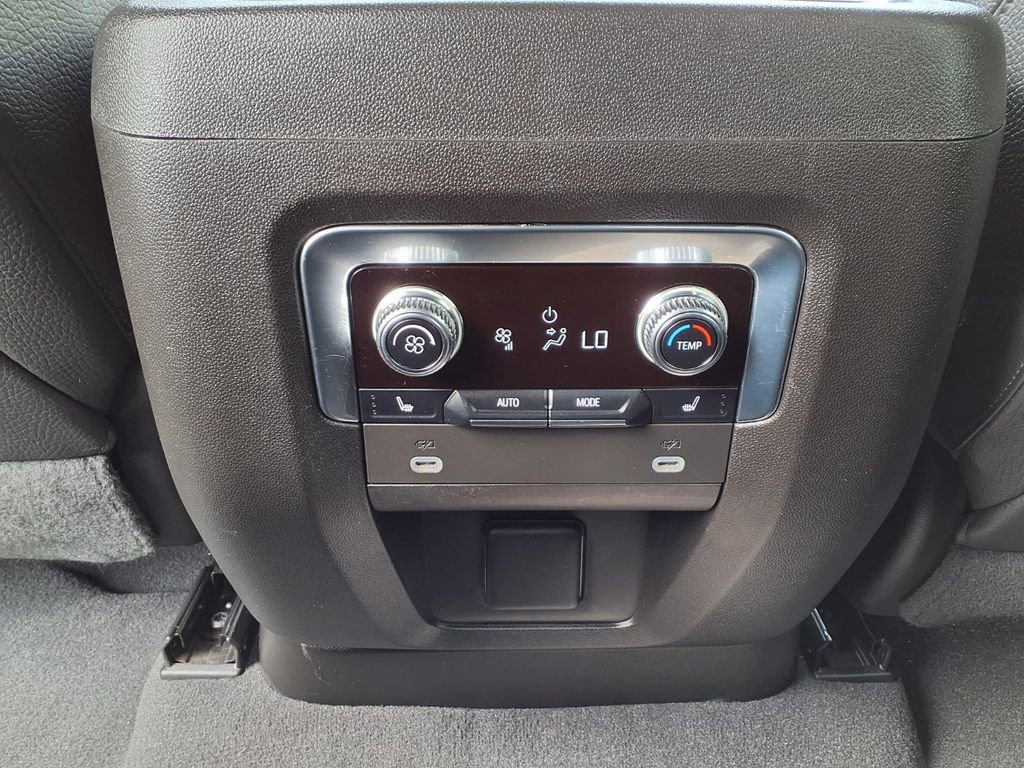 Used 2023 GMC Yukon XL Denali image 13