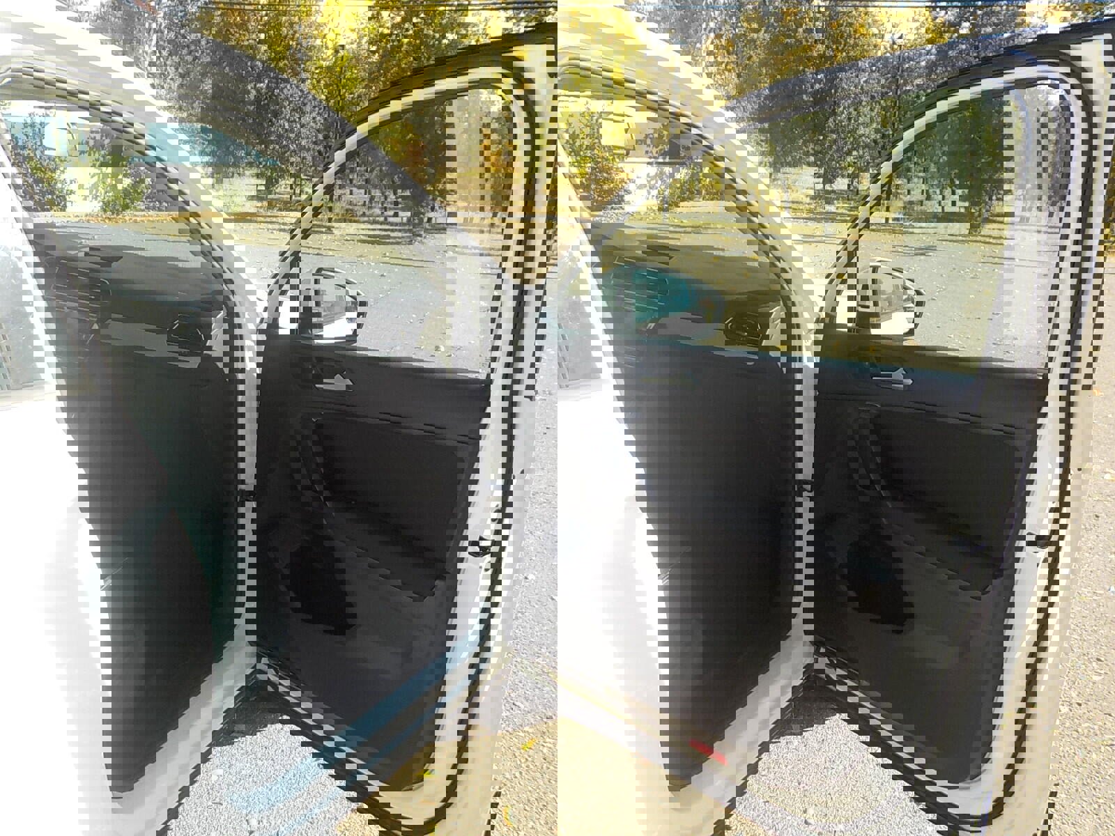 Used 2021 Volkswagen Tiguan S image 16