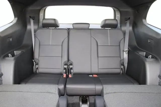 New 2025 GMC Acadia Elevation w/ Elevation Premium Package image 18