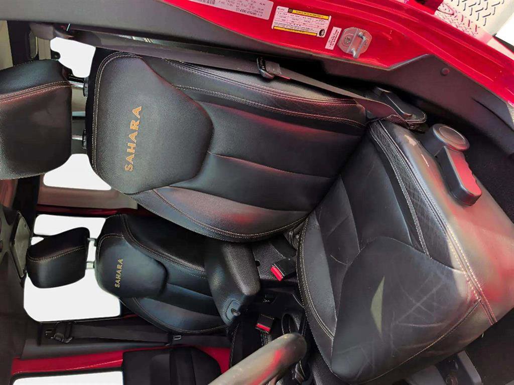 Used 2015 Jeep Wrangler Unlimited Sahara image 9