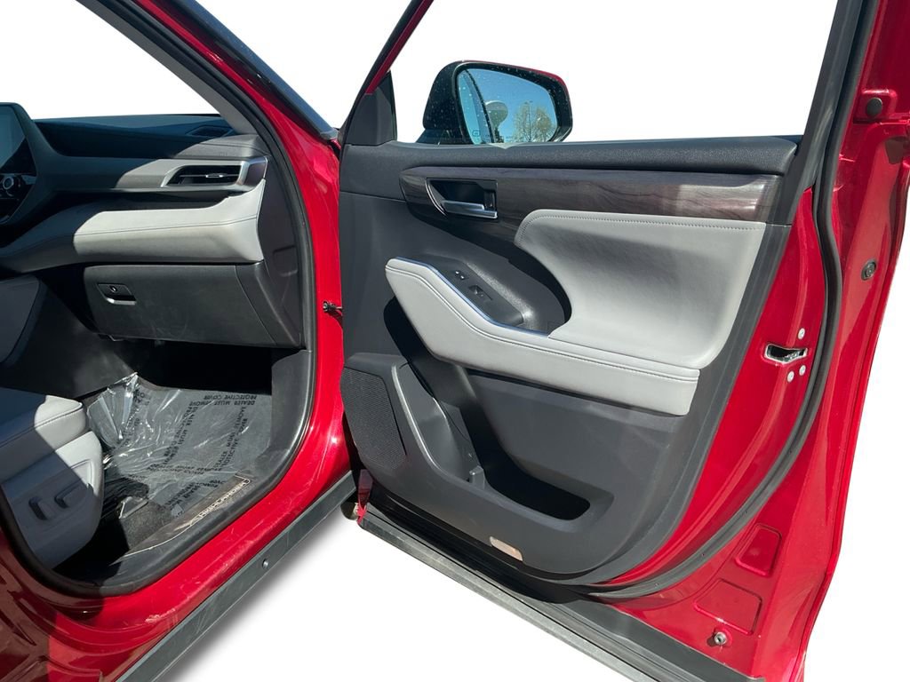 Used 2020 Toyota Highlander Platinum image 16