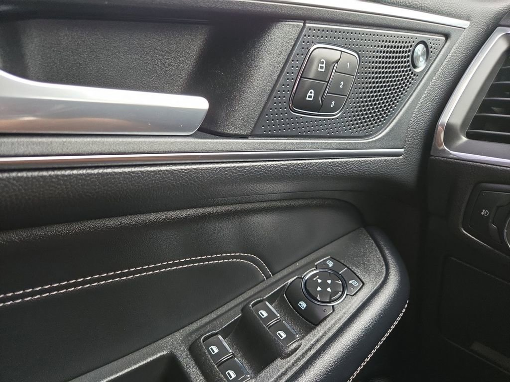 Used 2022 Ford Edge Titanium AWD/4WD image 19
