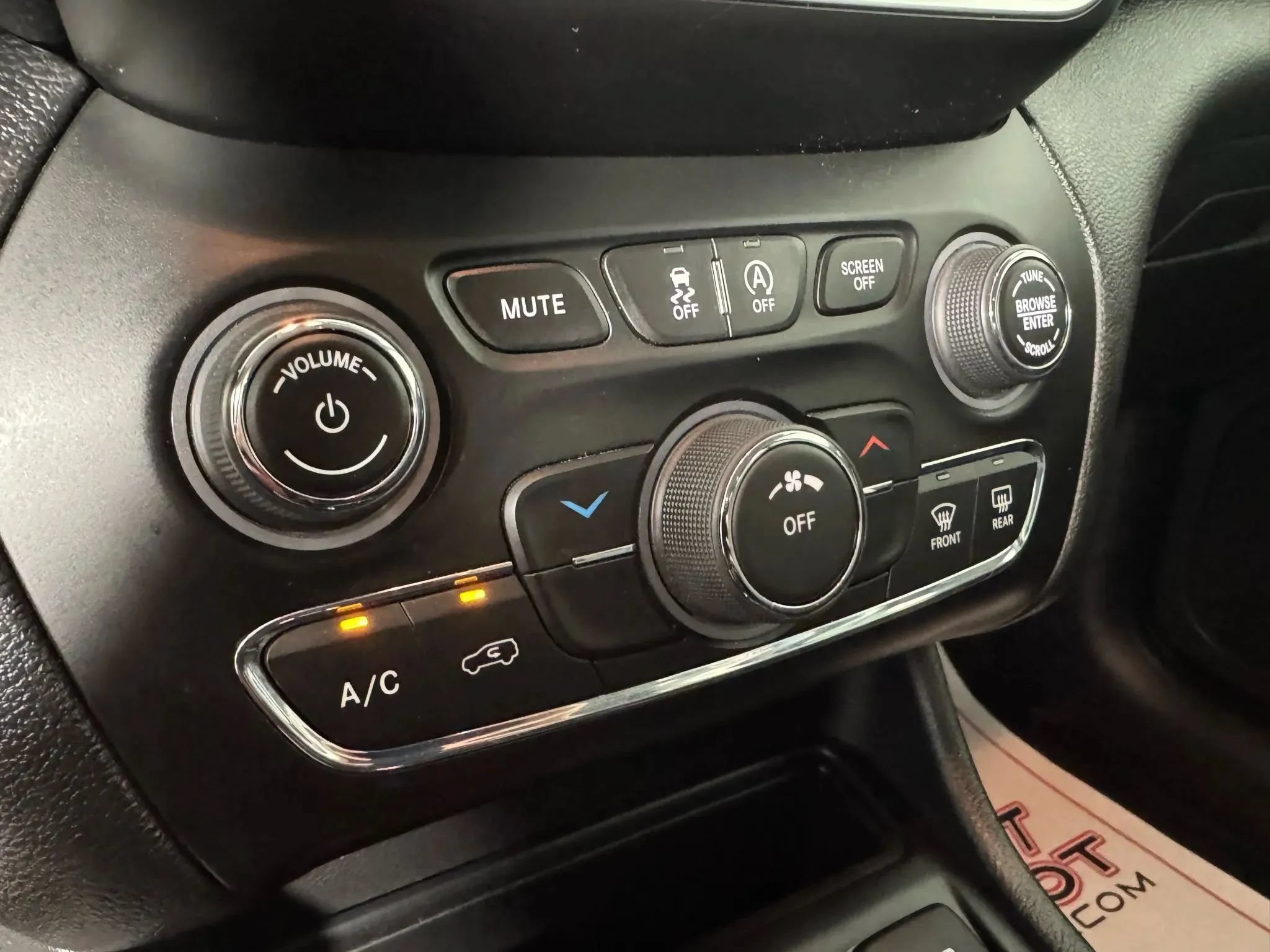 Used 2019 Jeep Cherokee Latitude w/ Popular Appearance Group FWD image 20