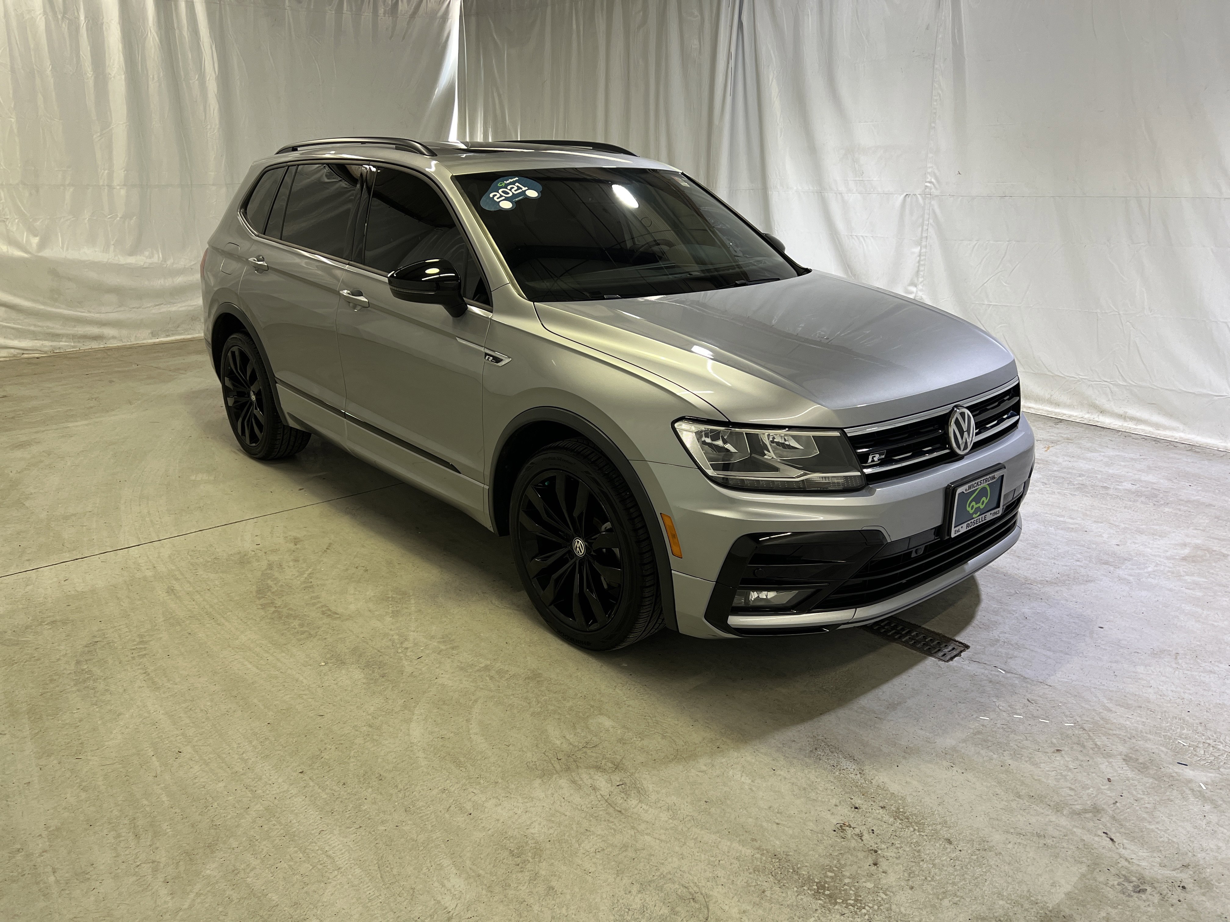 Used 2021 Volkswagen Tiguan SE R-Line w/ 3rd Row Seat Package AWD/4WD image 2