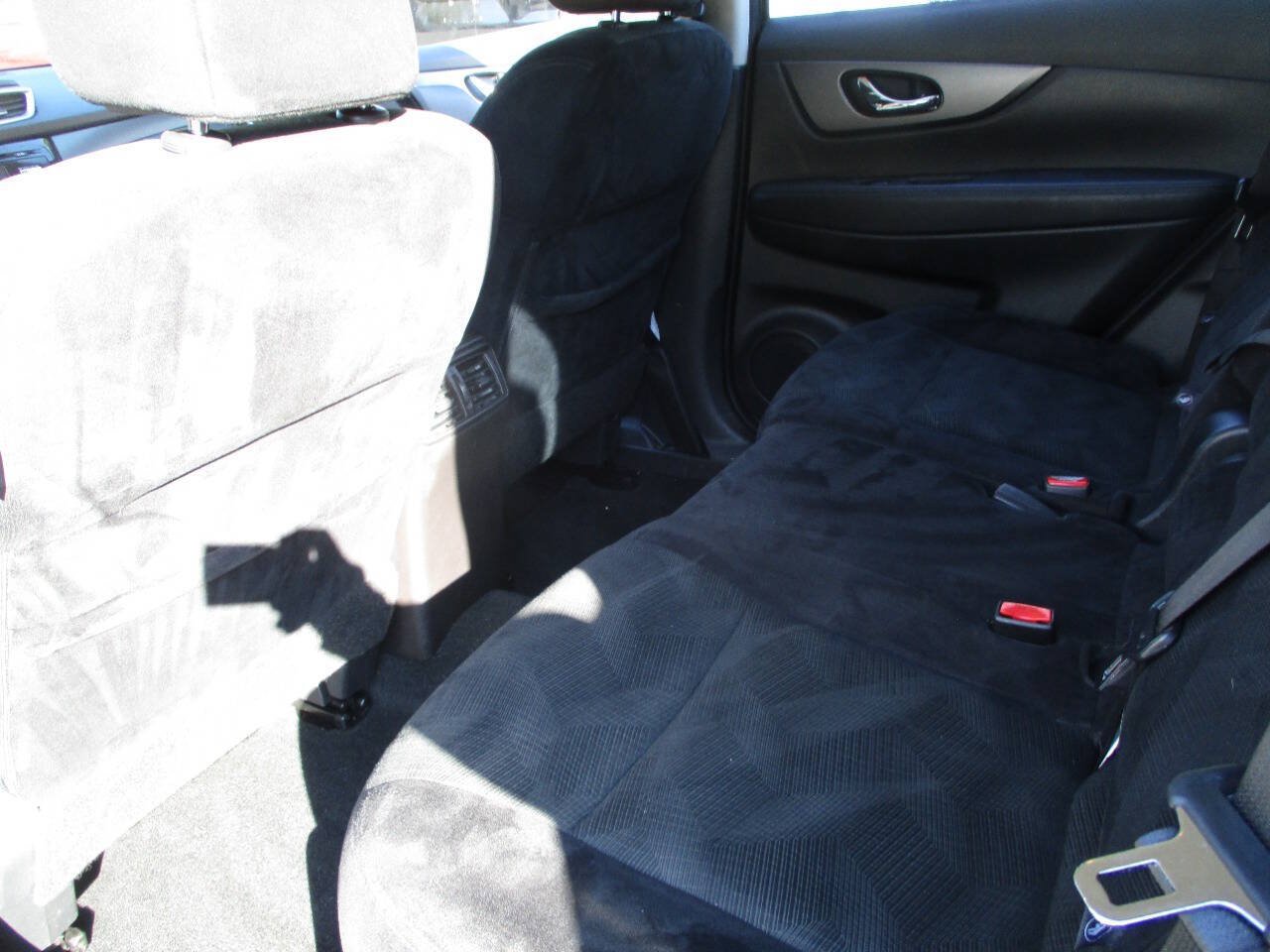 Used 2016 Nissan Rogue S AWD/4WD image 13