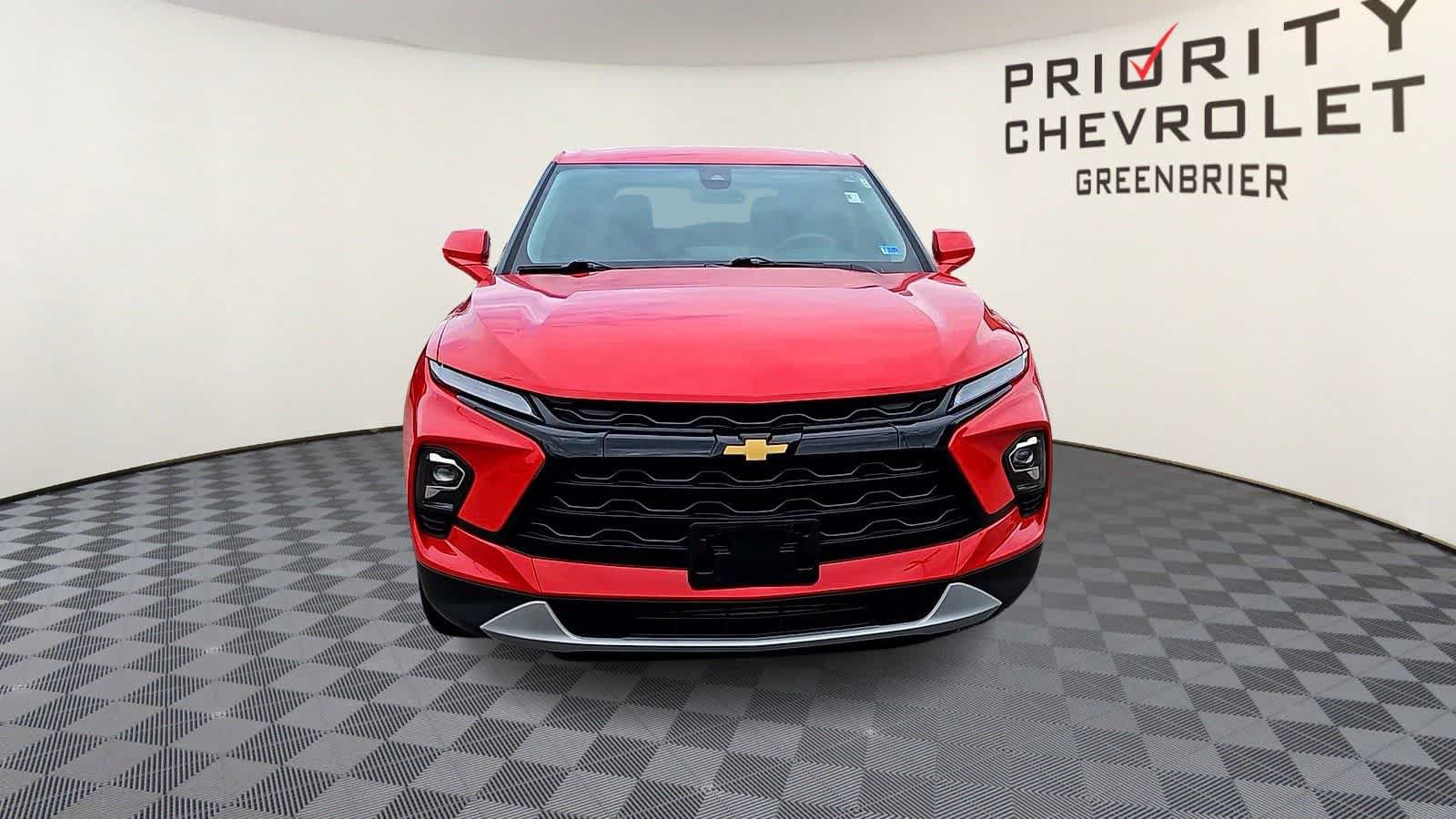 Used 2024 Chevrolet Blazer LT w/ Convenience Package FWD image 3