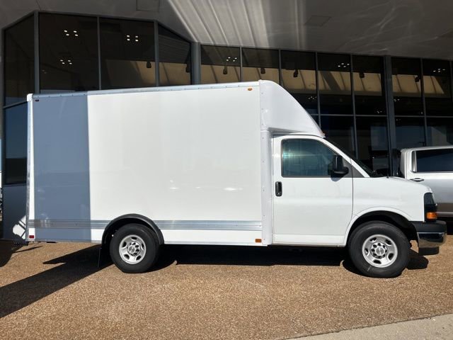 New 2025 Chevrolet Express 3500 w/ Power Convenience Package image 2