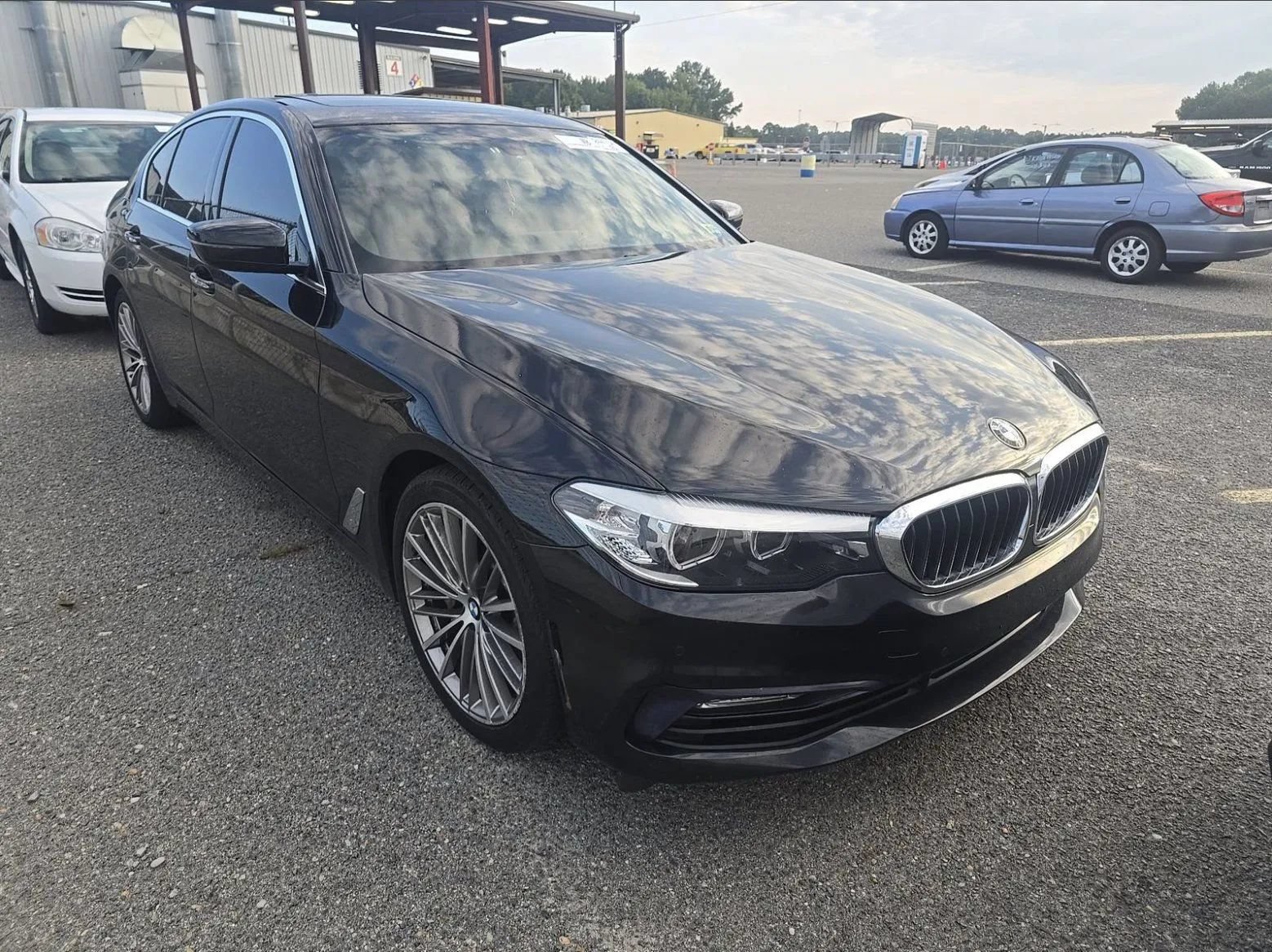 Used 2017 BMW 530i xDrive w/ Premium Package AWD/4WD image 5
