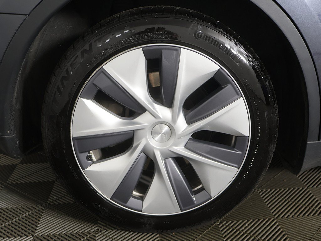Used 2024 Tesla Model Y Long Range AWD/4WD image 25